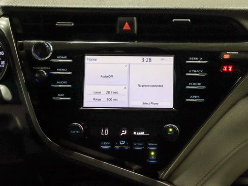 Used 2019 Toyota Camry SE FWD image 14