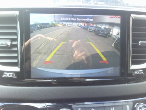 Used 2024 Chrysler Pacifica Touring-L FWD image 22