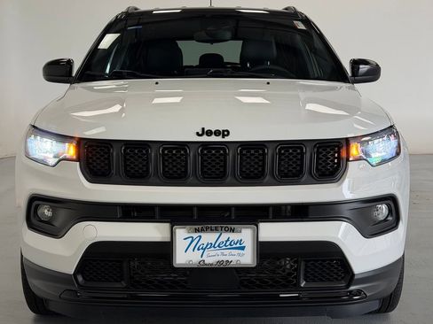 Used 2023 Jeep Compass Latitude AWD/4WD image 6
