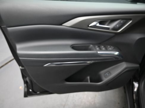 Used 2025 Chevrolet Traverse LT image 15