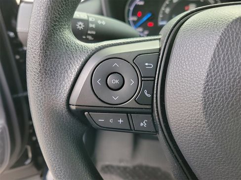 Used 2025 Toyota RAV4 XLE image 21