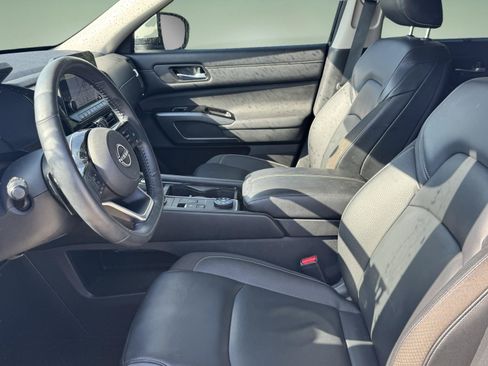 Used 2023 Nissan Pathfinder SL AWD/4WD image 6