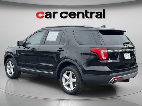 Used 2017 Ford Explorer XLT AWD/4WD image 3