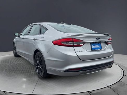Used 2018 Ford Fusion SE w/ Equipment Group 201A FWD image 3