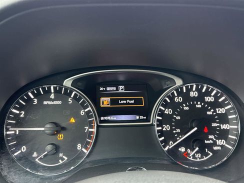 Used 2017 Nissan Pathfinder SV image 30