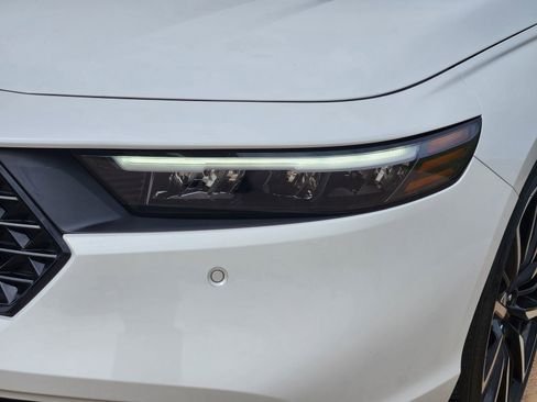 Used 2025 Honda Accord Touring image 9