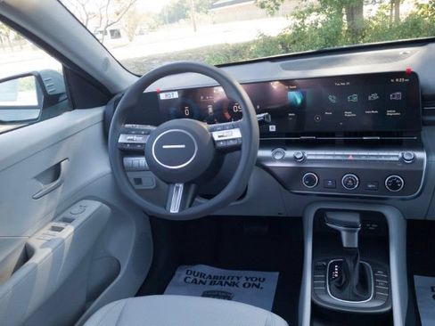 New 2027 Hyundai Kona SE FWD image 18