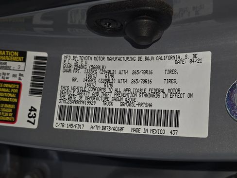 Used 2021 Toyota Tacoma TRD Off-Road AWD/4WD image 31
