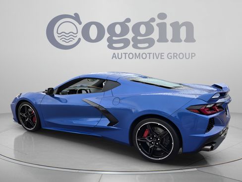 Used 2022 Chevrolet Corvette Stingray Premium Cpe w/ Z51 Performance Package RWD image 3