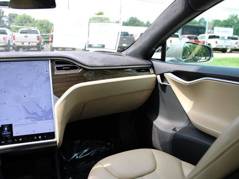 Used 2015 Tesla Model S 70D AWD/4WD image 16