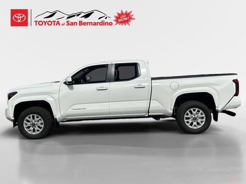 Certified 2025 Toyota Tacoma SR5 AWD/4WD image 2