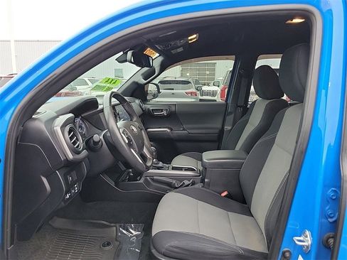 Used 2021 Toyota Tacoma TRD Off-Road w/ Technology Package image 15