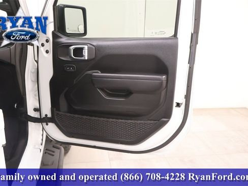 Used 2023 Jeep Gladiator Willys image 14