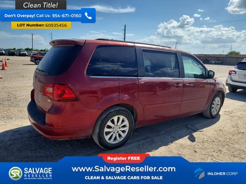 Used 2012 Volkswagen Routan SE FWD image 4