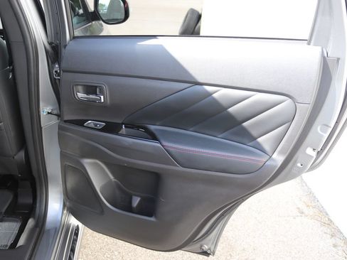 Used 2021 Mitsubishi Outlander LE AWD/4WD image 7