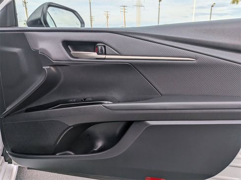 Used 2025 Toyota Camry SE image 32