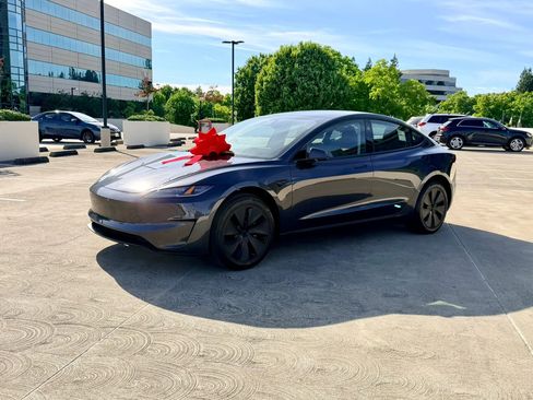 Used 2025 Tesla Model 3 Long Range RWD image 13