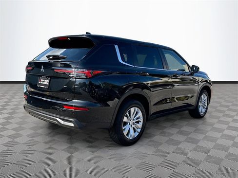 New 2025 Mitsubishi Outlander ES image 5