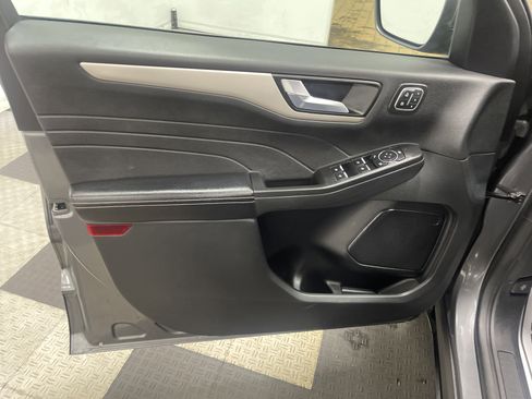 Used 2022 Ford Escape SEL w/ Technology Package image 10