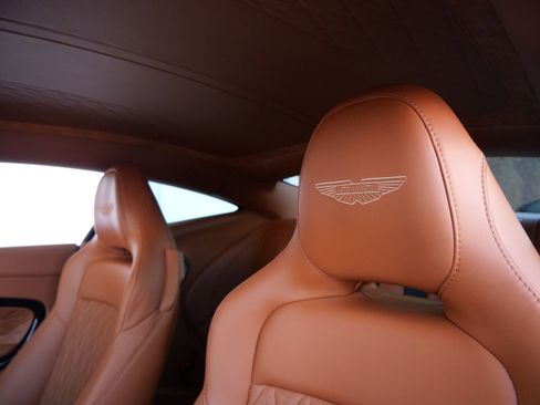 Used 2025 Aston Martin DB12 Coupe RWD image 5