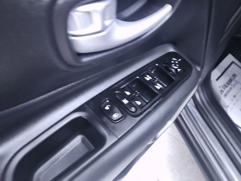Used 2023 Jeep Renegade Limited AWD/4WD image 13
