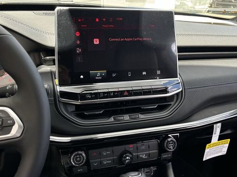 New 2026 Jeep Compass Latitude image 15