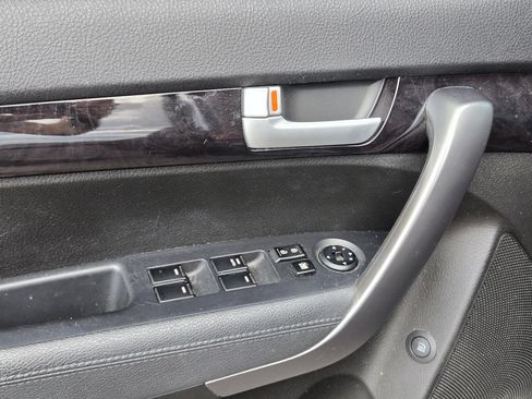 Used 2015 Kia Sorento LX FWD image 11