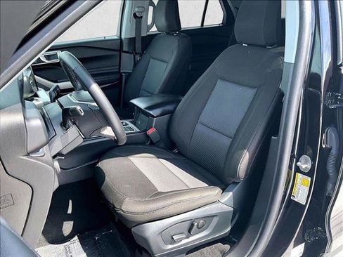 Used 2024 Ford Explorer XLT RWD image 27