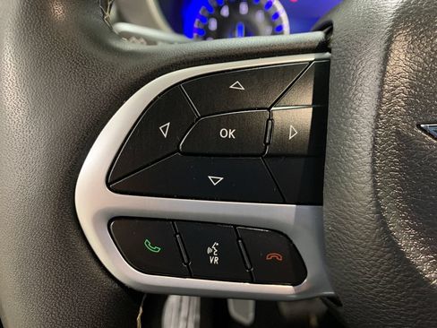 Used 2025 Chrysler Pacifica Select FWD image 25