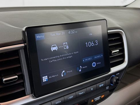 Used 2025 Hyundai Venue SEL image 21