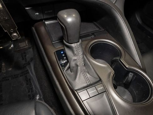 Used 2024 Toyota Camry SE image 14