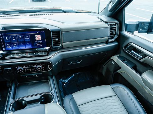 Used 2024 Chevrolet Silverado 2500 ZR2 w/ Snow Plow Prep/Camper Package image 15