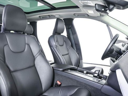 Certified 2025 Volvo XC90 B5 Core AWD/4WD image 24