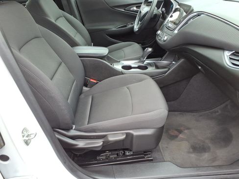 Certified 2017 Chevrolet Malibu LT image 9