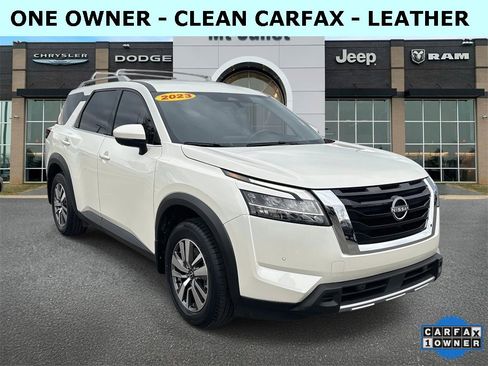 Used 2023 Nissan Pathfinder SL image 1