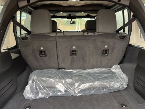 Used 2025 Jeep Wrangler Sport image 34