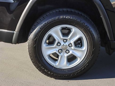 Used 2017 Jeep Grand Cherokee Laredo image 10