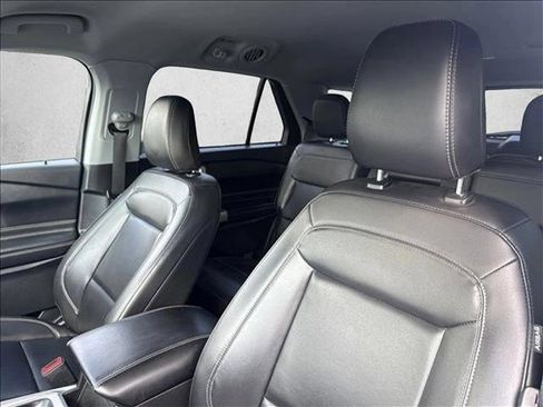 Used 2022 Ford Explorer XLT w/ Equipment Group 202A image 9