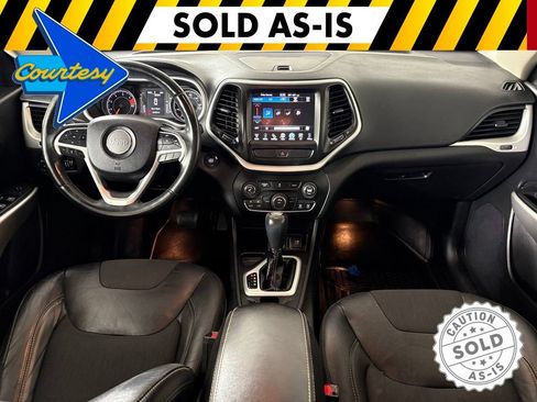 Used 2018 Jeep Cherokee Latitude Plus FWD image 39