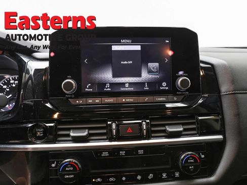 Used 2025 Nissan Pathfinder SV FWD image 12