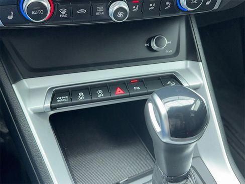 Used 2025 Audi Q3 2.0T Premium image 32