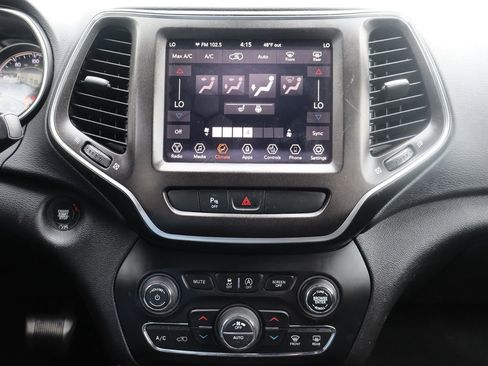 Used 2019 Jeep Cherokee Trailhawk w/ Cold Weather Group AWD/4WD image 34