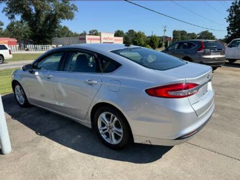 Used 2018 Ford Fusion SE w/ Fusion SE Technology Package image 3
