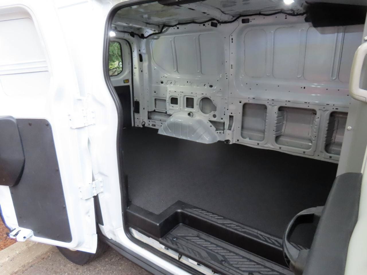 Used 2019 Ford Transit 250 130 Low Roof RWD image 11