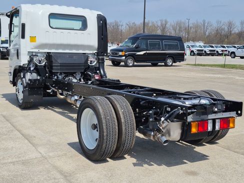 New 2026 Isuzu NPR RWD image 5