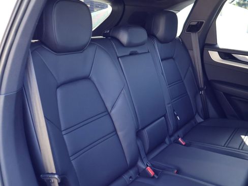 Certified 2025 Porsche Cayenne AWD/4WD image 23