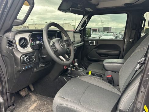 Used 2024 Jeep Wrangler Unlimited AWD/4WD image 9