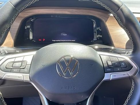 Used 2024 Volkswagen Atlas SE w/ Black Wheel Package FWD image 19