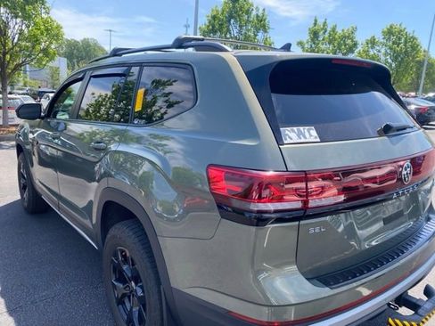 Used 2024 Volkswagen Atlas Peak Edition SEL AWD/4WD image 10