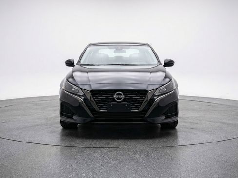 Used 2025 Nissan Altima 2.5 SV image 2